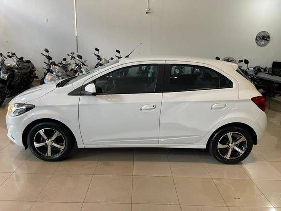 CHEVROLET ONIX 1.4 MPFI ACTIV 8V FLEX 4P AUTOMÁTICO